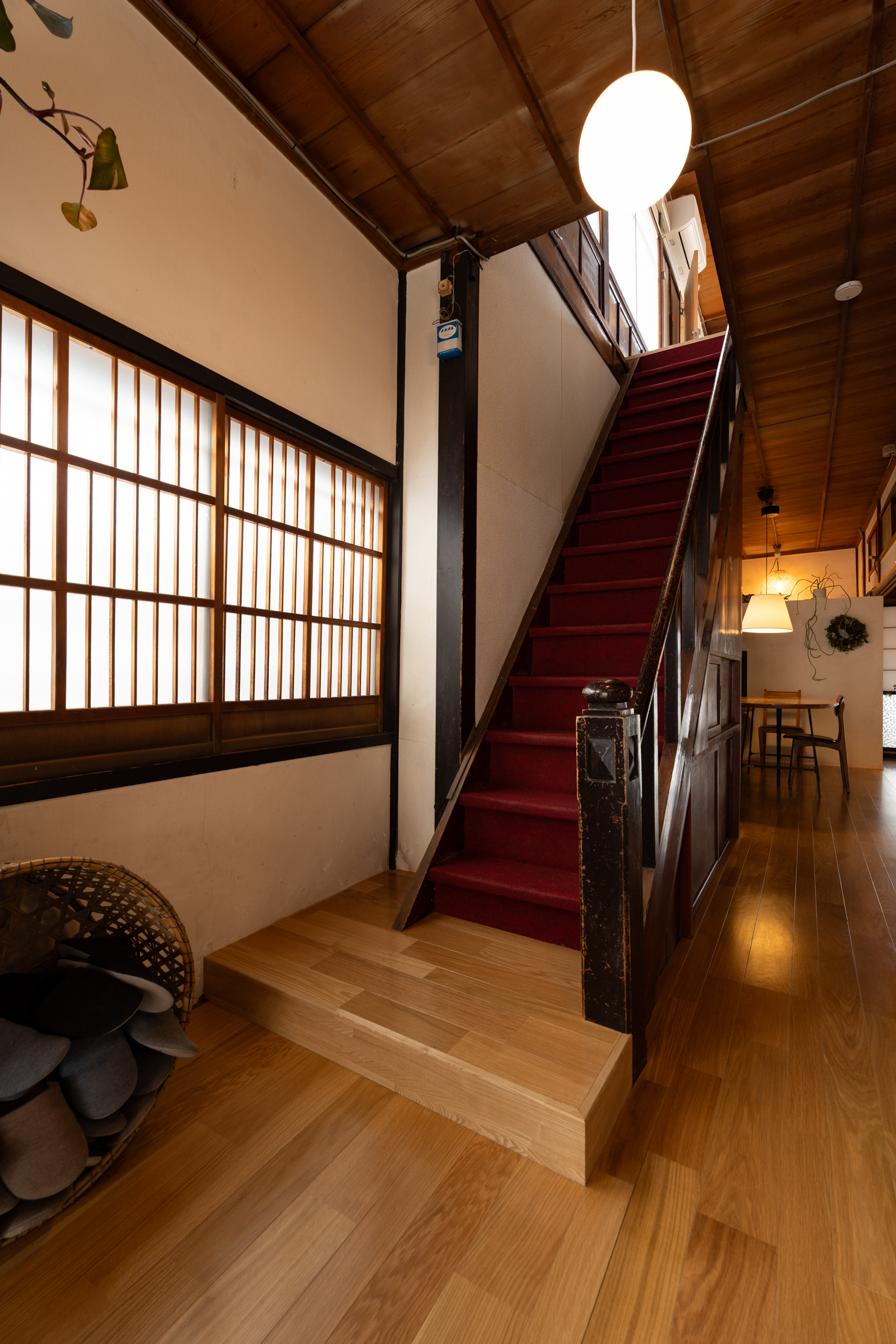 あんず旅館階段