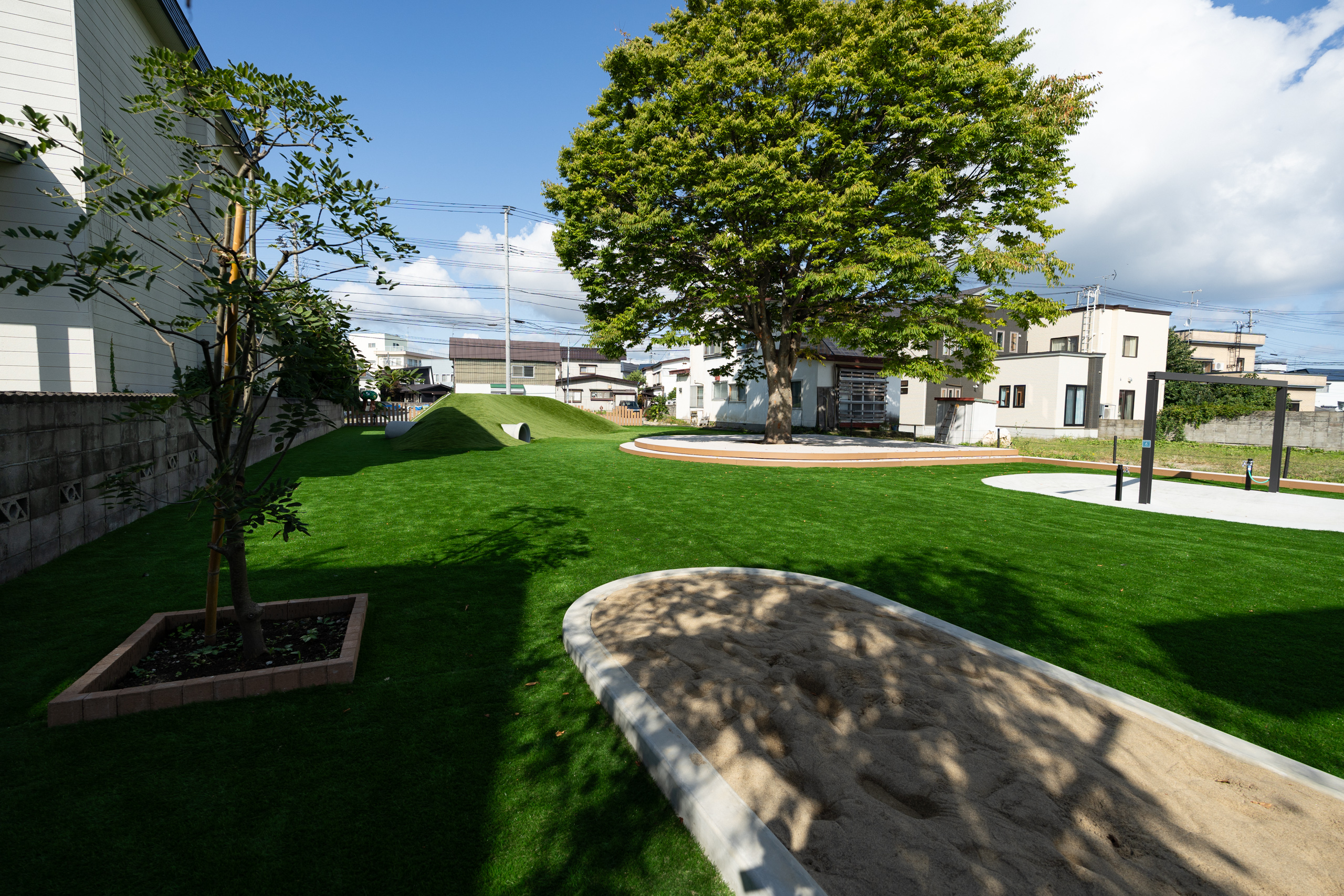あおもりみなみこども園　園庭　全体