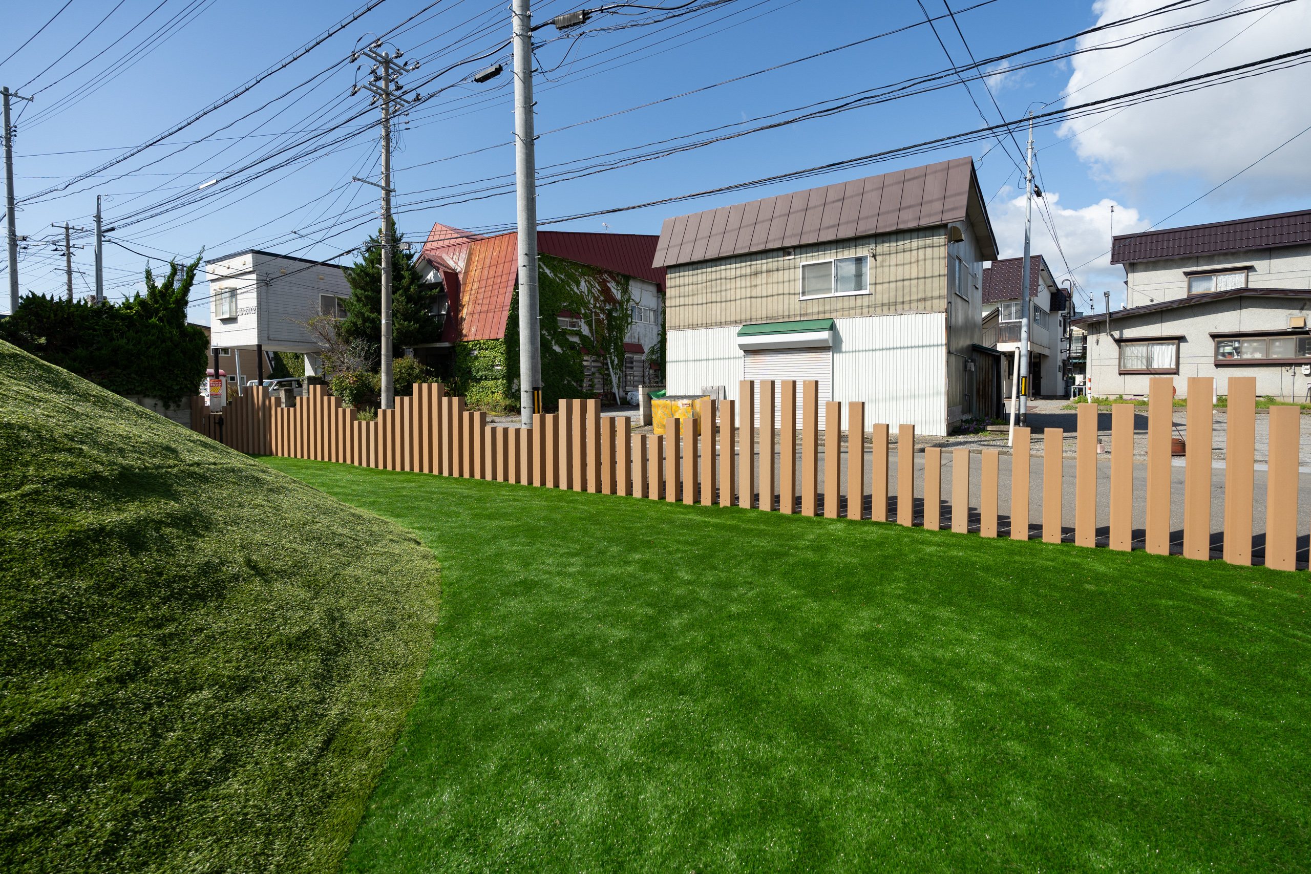 あおもりみなみこども園　園庭　フェンス