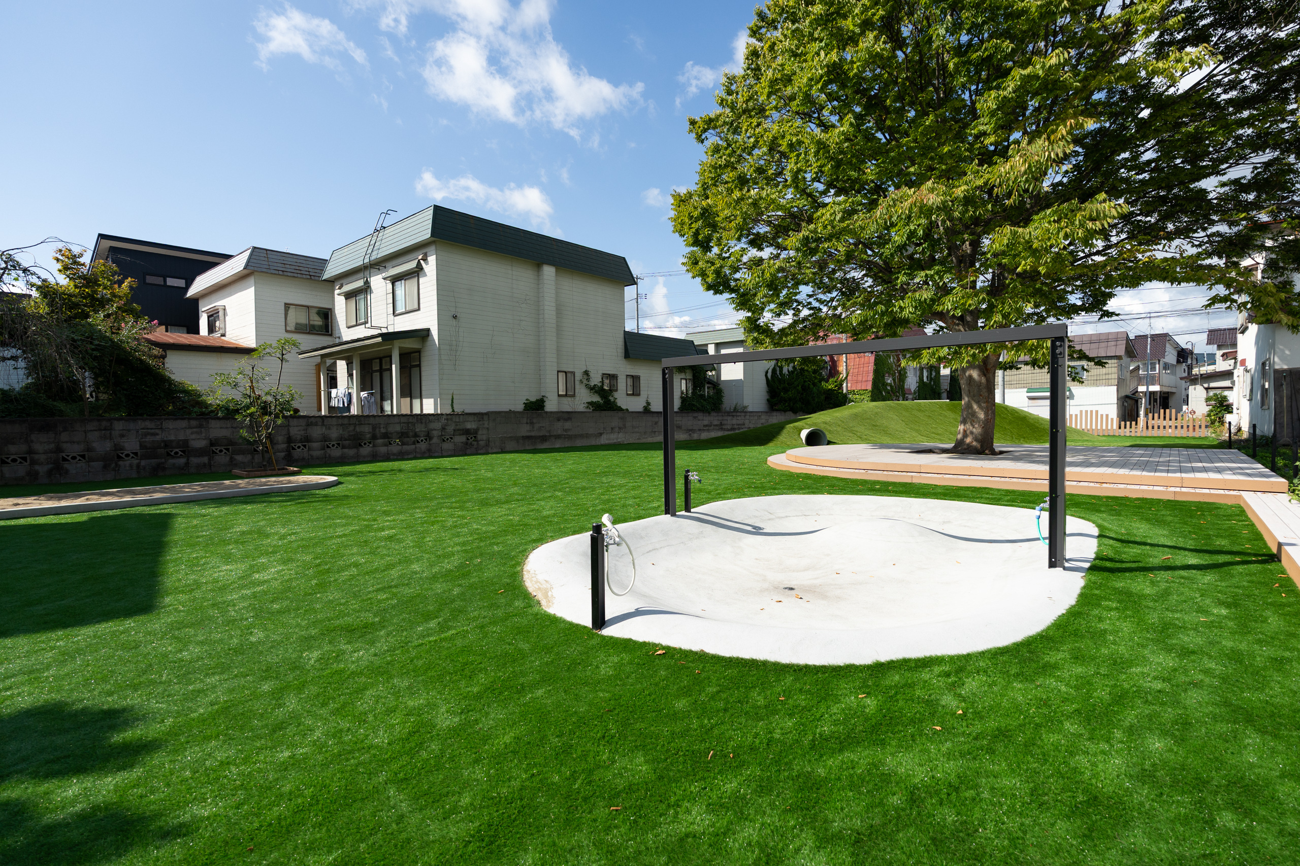 あおもりみなみこども園　園庭　水場