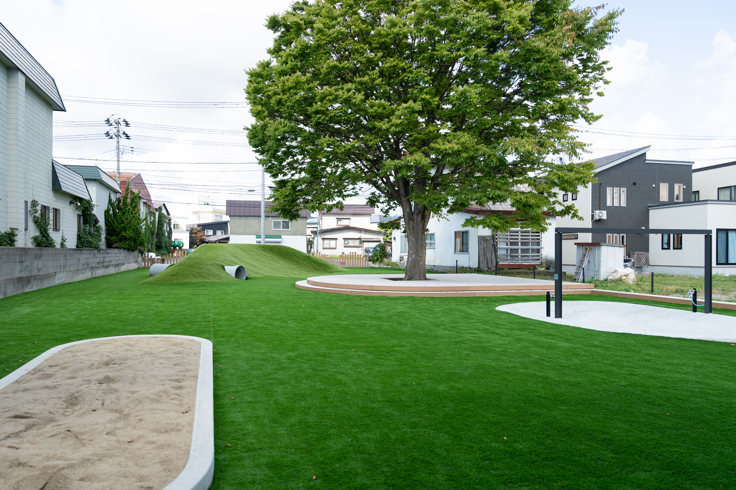 あおもりみなみこども園　園庭　全体