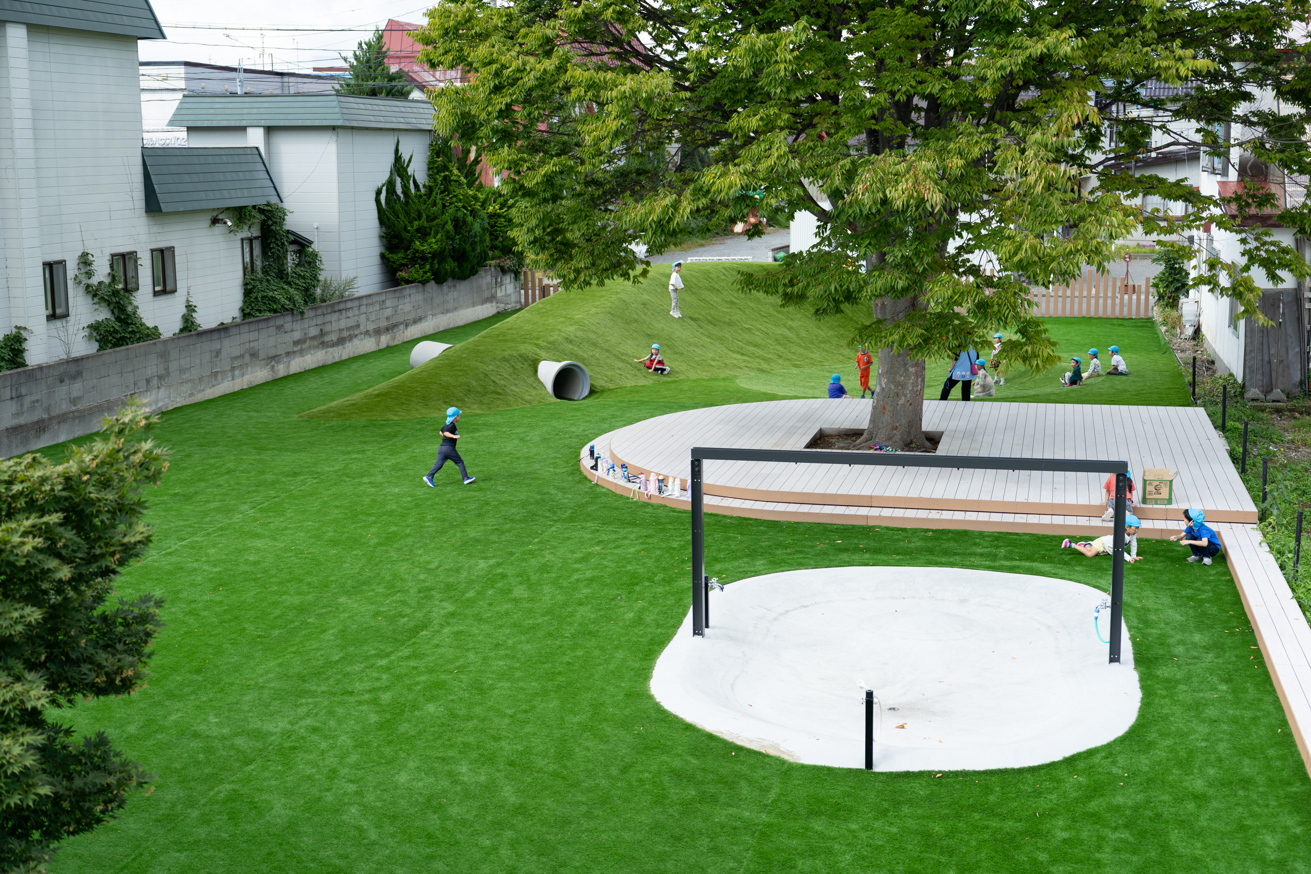 あおもりみなみこども園　園庭　俯瞰