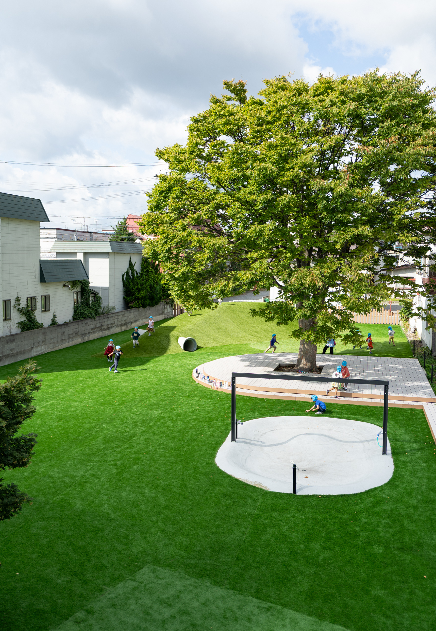 あおもりみなみこども園　園庭　全体