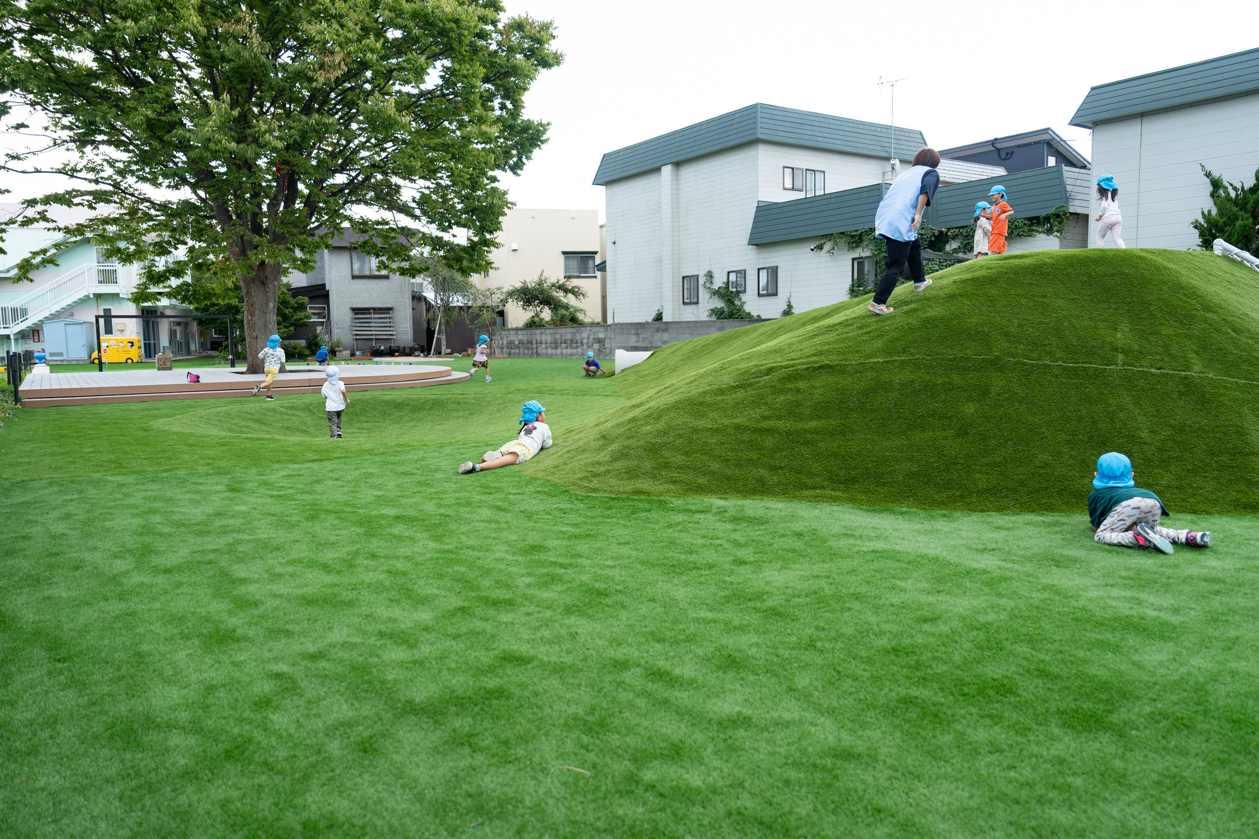 あおもりみなみこども園　園庭　裏側