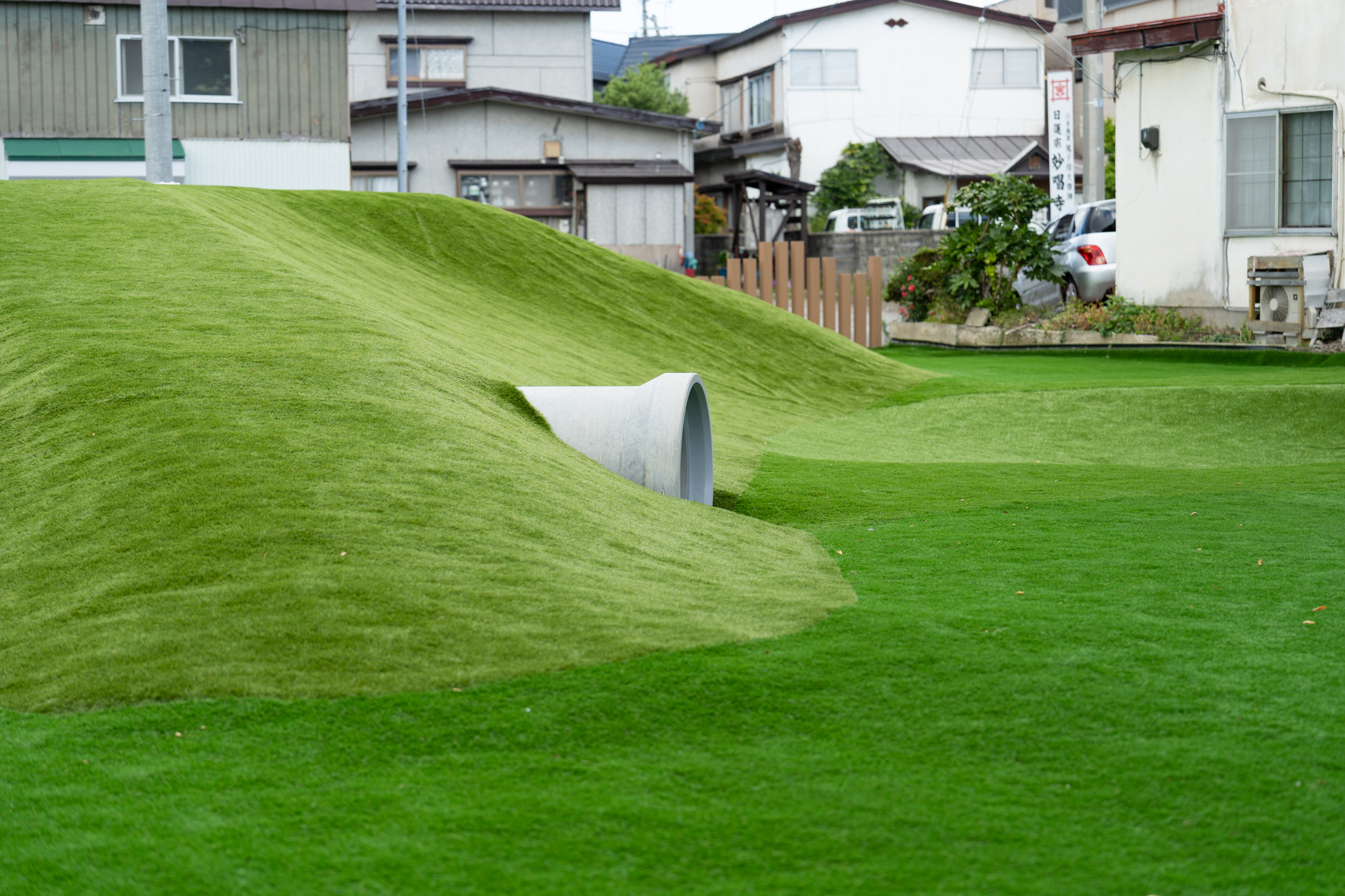 あおもりみなみこども園　園庭　土管