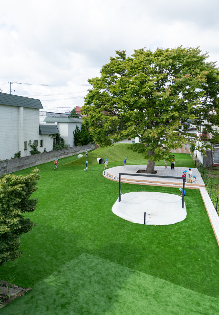 あおもりみなみこども園　園庭　メイン鳥瞰
